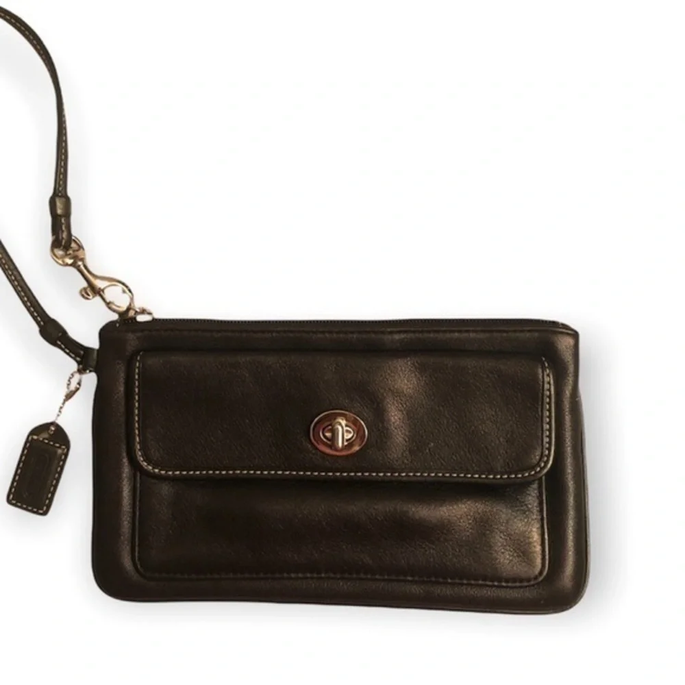 Coach vintage black leather turnlock wristlet clutch bag y2k